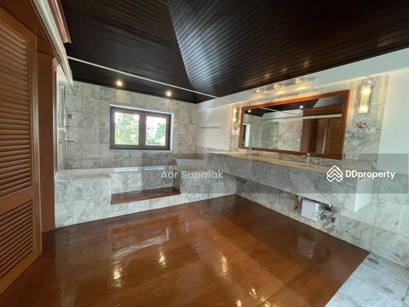 ให้เช่า - 4 Bedrooms Villa for Rent in Sukhumvit 26, กรุงเทพ