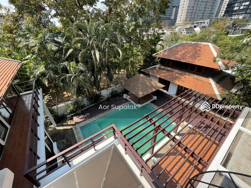ให้เช่า - 4 Bedrooms Villa for Rent in Sukhumvit 26, กรุงเทพ