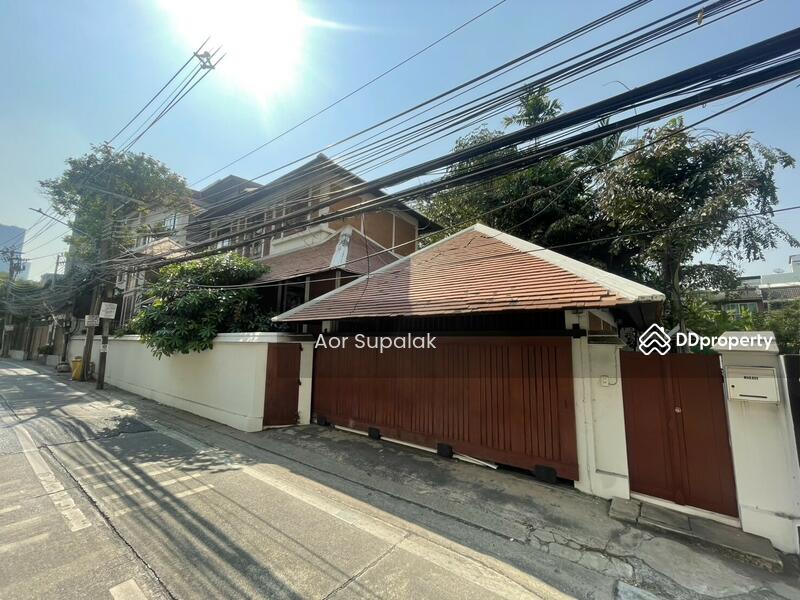 For Rent - 4 Bedrooms Villa for Rent in Sukhumvit 26, Bangkok