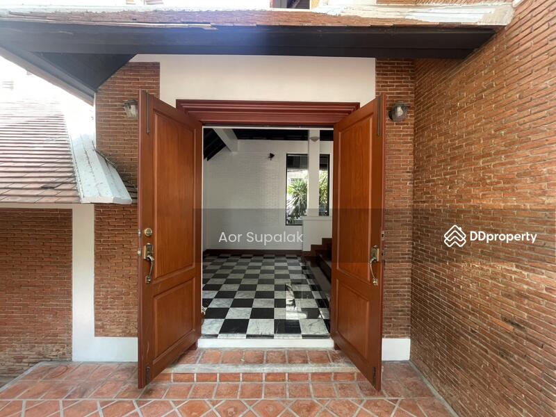 ให้เช่า - 4 Bedrooms Villa for Rent in Sukhumvit 26, กรุงเทพ