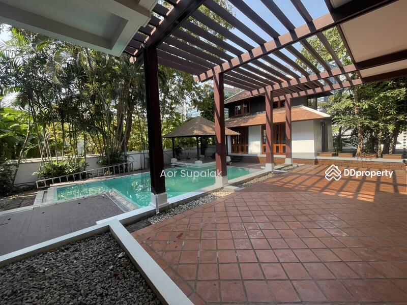 For Rent - 4 Bedrooms Villa for Rent in Sukhumvit 26, Bangkok