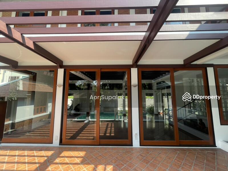 ให้เช่า - 4 Bedrooms Villa for Rent in Sukhumvit 26, กรุงเทพ