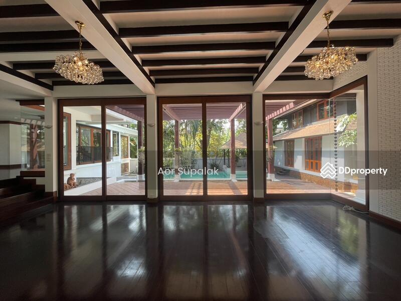 ให้เช่า - 4 Bedrooms Villa for Rent in Sukhumvit 26, กรุงเทพ