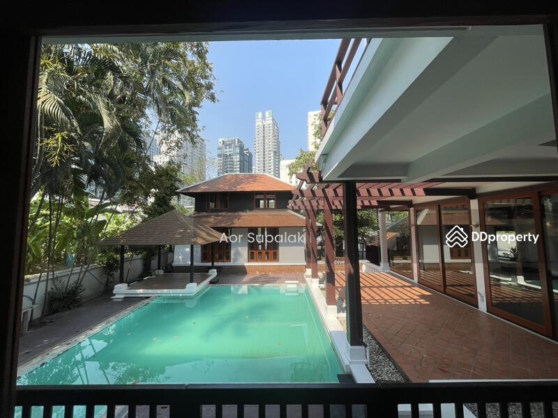 ให้เช่า - 4 Bedrooms Villa for Rent in Sukhumvit 26, กรุงเทพ