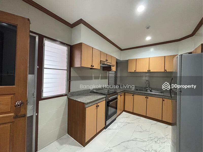 ให้เช่า - Nida Thonglor Apartment : นิดาทองหล่อ, กรุงเทพ
