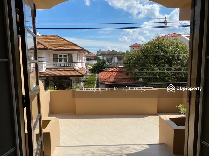 For Rent - ทาวน์โฮม 3 ชั้น รีโนเวทใหม่ ให้เช่า 5 ห้องนอน 5 ห้องน้ำ 2 ที่จอดรถ ใกล้โรงเรียนนานาชาติรีเจ้นท์, Bangkok