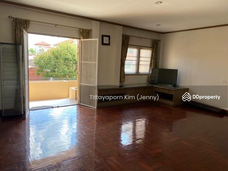 For Rent - ทาวน์โฮม 3 ชั้น รีโนเวทใหม่ ให้เช่า 5 ห้องนอน 5 ห้องน้ำ 2 ที่จอดรถ ใกล้โรงเรียนนานาชาติรีเจ้นท์, Bangkok
