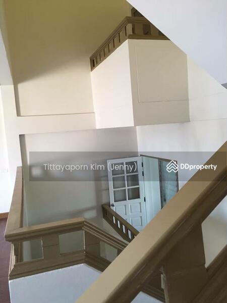 For Rent - ทาวน์โฮม 3 ชั้น รีโนเวทใหม่ ให้เช่า 5 ห้องนอน 5 ห้องน้ำ 2 ที่จอดรถ ใกล้โรงเรียนนานาชาติรีเจ้นท์, Bangkok