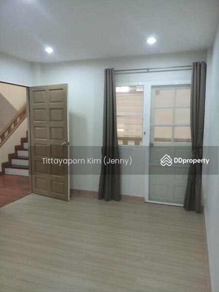 For Rent - ทาวน์โฮม 3 ชั้น รีโนเวทใหม่ ให้เช่า 5 ห้องนอน 5 ห้องน้ำ 2 ที่จอดรถ ใกล้โรงเรียนนานาชาติรีเจ้นท์, Bangkok