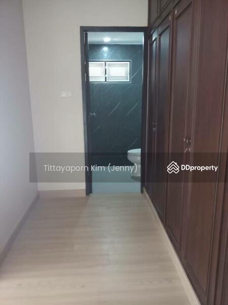 For Rent - ทาวน์โฮม 3 ชั้น รีโนเวทใหม่ ให้เช่า 5 ห้องนอน 5 ห้องน้ำ 2 ที่จอดรถ ใกล้โรงเรียนนานาชาติรีเจ้นท์, Bangkok
