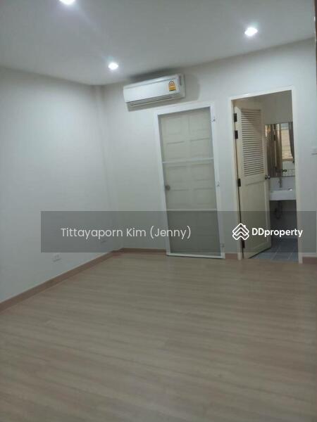 For Rent - ทาวน์โฮม 3 ชั้น รีโนเวทใหม่ ให้เช่า 5 ห้องนอน 5 ห้องน้ำ 2 ที่จอดรถ ใกล้โรงเรียนนานาชาติรีเจ้นท์, Bangkok