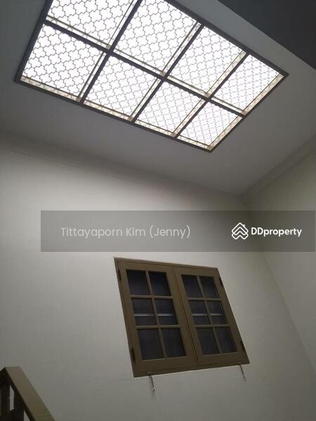 For Rent - ทาวน์โฮม 3 ชั้น รีโนเวทใหม่ ให้เช่า 5 ห้องนอน 5 ห้องน้ำ 2 ที่จอดรถ ใกล้โรงเรียนนานาชาติรีเจ้นท์, Bangkok