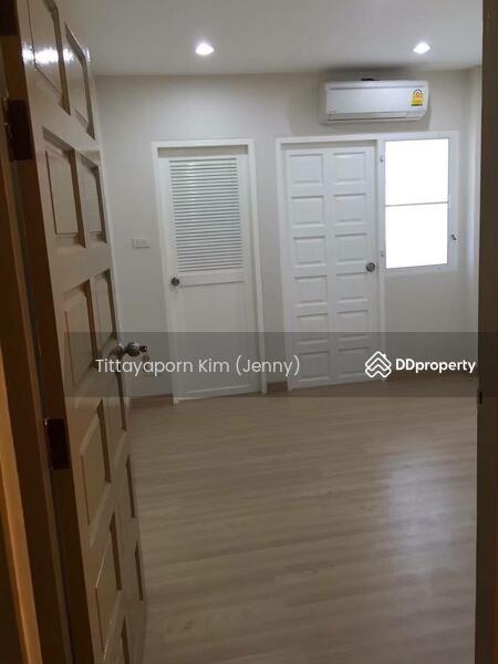 For Rent - ทาวน์โฮม 3 ชั้น รีโนเวทใหม่ ให้เช่า 5 ห้องนอน 5 ห้องน้ำ 2 ที่จอดรถ ใกล้โรงเรียนนานาชาติรีเจ้นท์, Bangkok