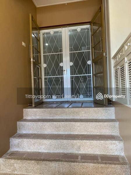 For Rent - ทาวน์โฮม 3 ชั้น รีโนเวทใหม่ ให้เช่า 5 ห้องนอน 5 ห้องน้ำ 2 ที่จอดรถ ใกล้โรงเรียนนานาชาติรีเจ้นท์, Bangkok