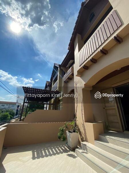 For Rent - ทาวน์โฮม 3 ชั้น รีโนเวทใหม่ ให้เช่า 5 ห้องนอน 5 ห้องน้ำ 2 ที่จอดรถ ใกล้โรงเรียนนานาชาติรีเจ้นท์, Bangkok