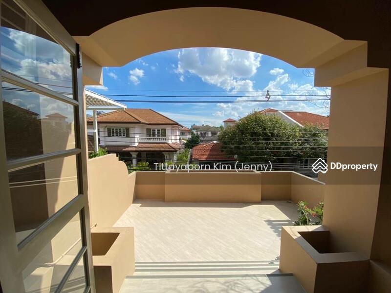 For Rent - ทาวน์โฮม 3 ชั้น รีโนเวทใหม่ ให้เช่า 5 ห้องนอน 5 ห้องน้ำ 2 ที่จอดรถ ใกล้โรงเรียนนานาชาติรีเจ้นท์, Bangkok