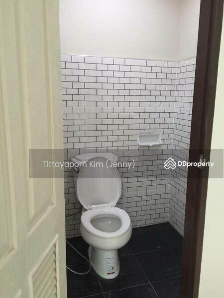 For Rent - ทาวน์โฮม 3 ชั้น รีโนเวทใหม่ ให้เช่า 5 ห้องนอน 5 ห้องน้ำ 2 ที่จอดรถ ใกล้โรงเรียนนานาชาติรีเจ้นท์, Bangkok