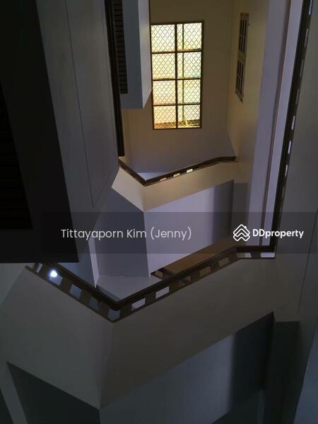 For Rent - ทาวน์โฮม 3 ชั้น รีโนเวทใหม่ ให้เช่า 5 ห้องนอน 5 ห้องน้ำ 2 ที่จอดรถ ใกล้โรงเรียนนานาชาติรีเจ้นท์, Bangkok