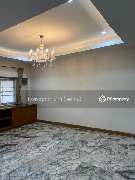 For Rent - ทาวน์โฮม 3 ชั้น รีโนเวทใหม่ ให้เช่า 5 ห้องนอน 5 ห้องน้ำ 2 ที่จอดรถ ใกล้โรงเรียนนานาชาติรีเจ้นท์, Bangkok