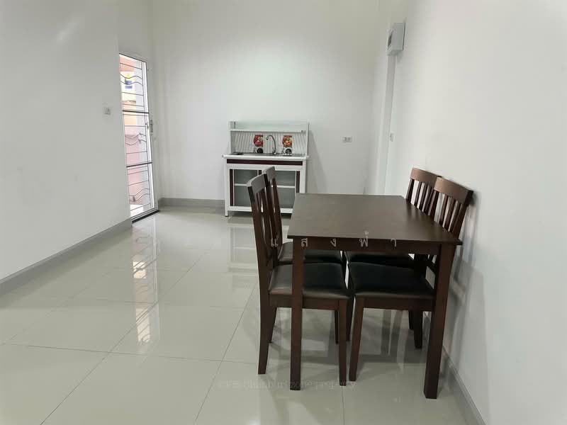 ให้เช่าทาวน์โฮม ม.เซนสิริสปอร์ต แหลมฉบัง ศรีราชา, Chon Buri (Pattaya), Thung Suk La, Si Racha, Chon Buri (Pattaya), 2 Bedrooms, 65 sqm, Townhouse For Rent, by Dusit Saengfa, 11890477 - DDproperty.com