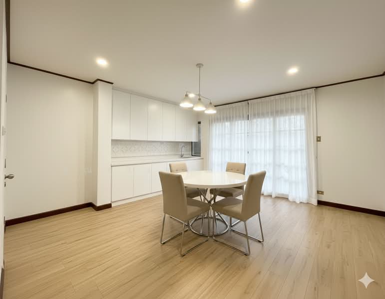 Taweewattana Villa, Bangkok, Chong Nonsi, Yan Nawa, Bangkok, 5 Bedrooms, 300 sqm, Townhouse For Sale, by คุณรวีวรรณ อู่เงิน, 11890531 - DDproperty.com
