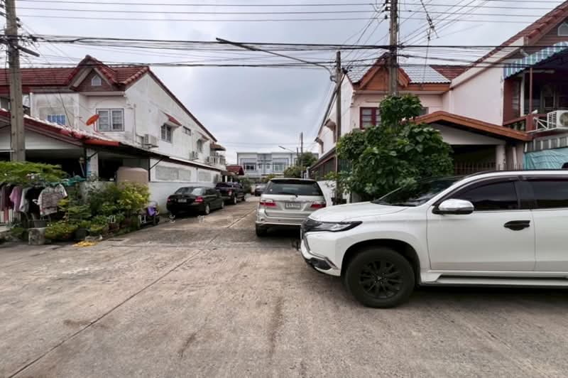 ทาวน์เฮาส์ หมู่บ้าน ฉัตรณรงค์วิลล่า 4 (ซอยเปียร์นนท์) เนื้อที่ 16 ตรว. อำเภอลำลูกกา จังหวัดปทุมธานี, ปทุมธานี, คูคต, ลำลูกกา, ปทุมธานี, 128 ตร.ม., ทาวน์เฮ้าส์ ขาย, โดย ชนะชาติ นนท์ตา, 11891321 - DDproperty.com