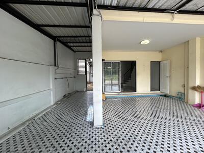 ขาย - อาคารพาณิชย์ 3 ชั้น หลังมุม ขนาด 24.4 ตรว. ขายหรือเช่า โครงการ คาซ่าทาวน์ เสม็ด ชลบุรี, ชลบุรี