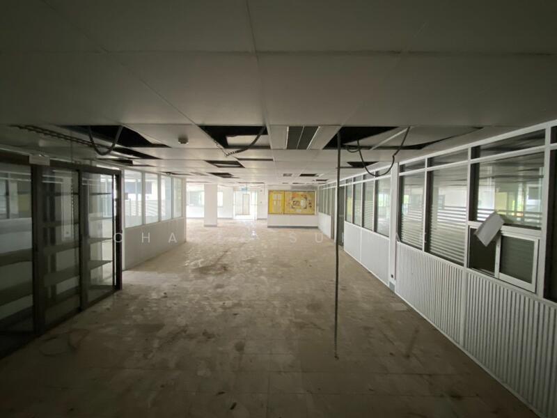 ขาย - ขายโรงงานเซฟทีคัทเก่า ตึกสำนักงาน5 ชั้น ห้องเทสเครื่อง โกดัง บ้านพักผู้บริหาร 9 หลัง พร้อมหอพัก, ชัยนาท