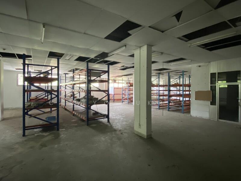 ขาย - ขายโรงงานเซฟทีคัทเก่า ตึกสำนักงาน5 ชั้น ห้องเทสเครื่อง โกดัง บ้านพักผู้บริหาร 9 หลัง พร้อมหอพัก, ชัยนาท