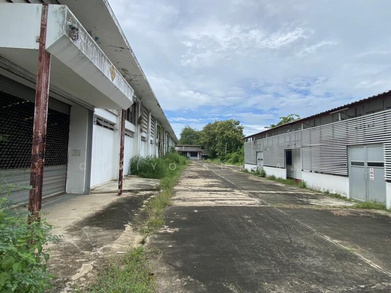 ขาย - ขายโรงงานเซฟทีคัทเก่า ตึกสำนักงาน5 ชั้น ห้องเทสเครื่อง โกดัง บ้านพักผู้บริหาร 9 หลัง พร้อมหอพัก, ชัยนาท