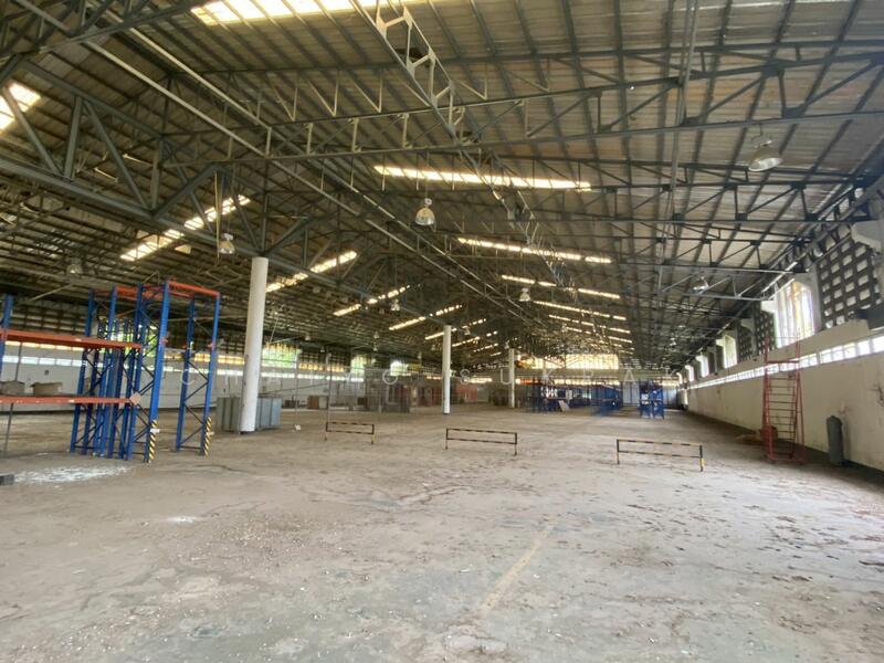 ขาย - ขายโรงงานเซฟทีคัทเก่า ตึกสำนักงาน5 ชั้น ห้องเทสเครื่อง โกดัง บ้านพักผู้บริหาร 9 หลัง พร้อมหอพัก, ชัยนาท