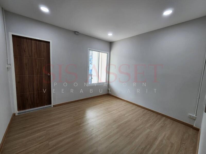 ขาย - ขายทาวน์เฮ้าส์ 4 ชั้น ตกแต่งใหม่ ซอยเจริญนคร 14 (ตรอกตุ๊กตา), กรุงเทพ