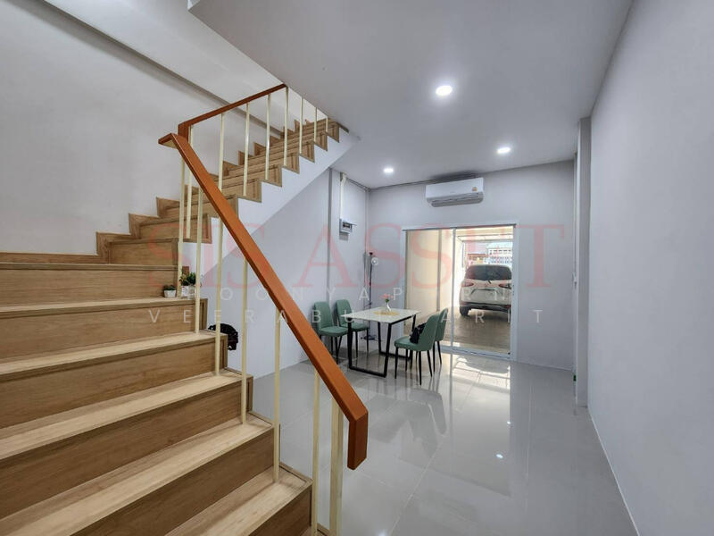 ขาย - ขายทาวน์เฮ้าส์ 4 ชั้น ตกแต่งใหม่ ซอยเจริญนคร 14 (ตรอกตุ๊กตา), กรุงเทพ