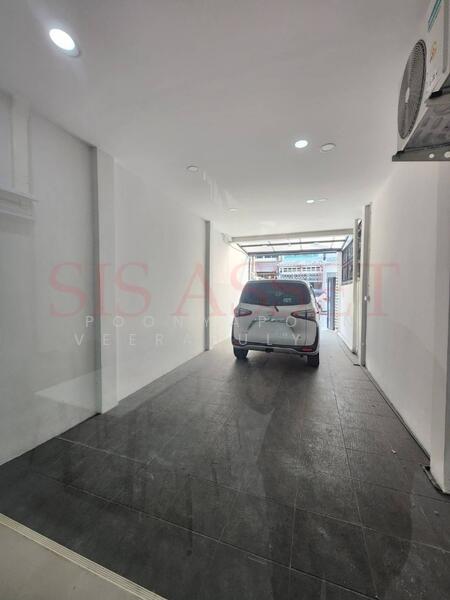 ขาย - ขายทาวน์เฮ้าส์ 4 ชั้น ตกแต่งใหม่ ซอยเจริญนคร 14 (ตรอกตุ๊กตา), กรุงเทพ