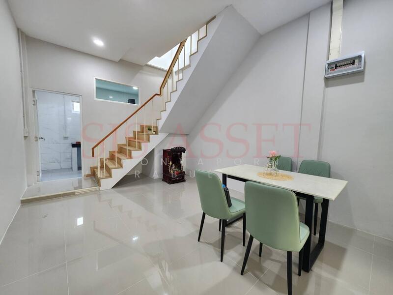 ขาย - ขายทาวน์เฮ้าส์ 4 ชั้น ตกแต่งใหม่ ซอยเจริญนคร 14 (ตรอกตุ๊กตา), กรุงเทพ