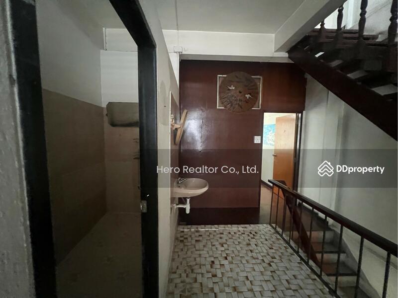 For Rent - For Rent Shophouse Sukhumvit BTS Phrakanong Watthana Bangkok BRE25019, Bangkok