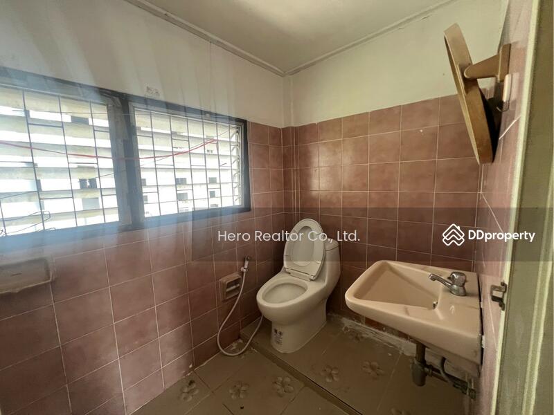 For Rent - For Rent Shophouse Sukhumvit BTS Phrakanong Watthana Bangkok BRE25019, Bangkok