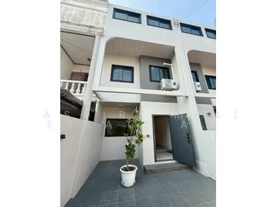 ขาย - ทาวน์เฮาส์ 2 ชั้น รีโนเวทใหม่, กรุงเทพ