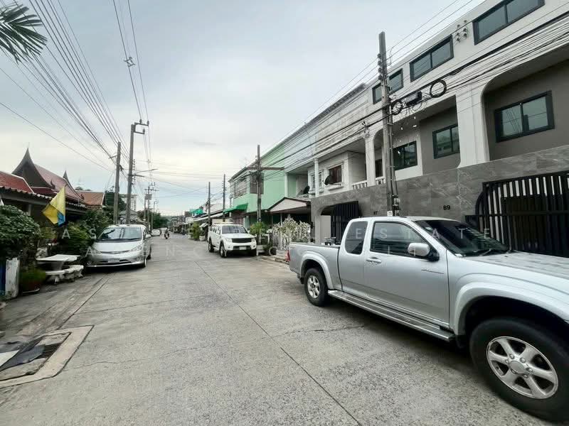 ทาวน์เฮาส์ 2 ชั้น รีโนเวทใหม่, Bangkok, Bang Chak, Phra Khanong, Bangkok, 2 Bedrooms, 140 sqm, Townhouse For Sale, by Aspire Real Estate Agency Co., Ltd., 11894835 - DDproperty.com