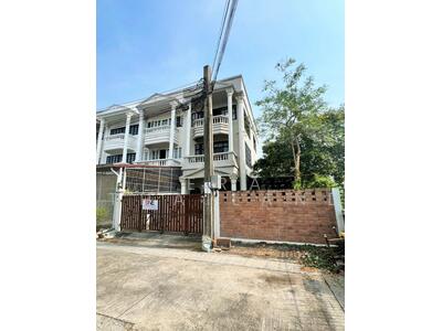 ขาย - ขายอาคารพาณิชย์ เนื้อที่ 36.3 ตร.ว. ซอยประชาอุทิศ 12, กรุงเทพ