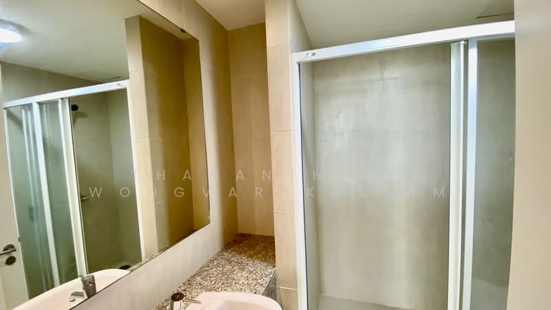 The Clover Thonglor Residence, Bangkok, Soi Sukhumvit 55, Khlong Tan Nua, Watthana, Bangkok, 1 Bedroom, 36 sqm, Condo For Sale, by Thananthorn Wongvarnkaseam, 11896367 - DDproperty.com