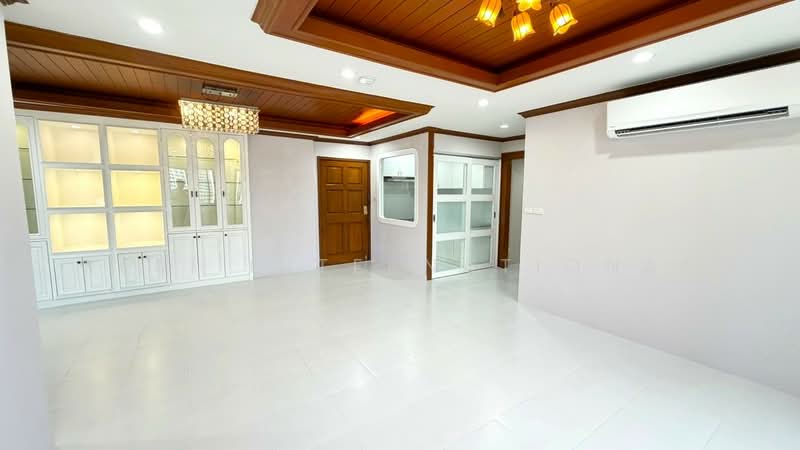 Siphaya River View Condominium, Bangkok, 108 Yotha Road, Talat Noi, Samphanthawong, Bangkok, 3 Bedrooms, 124 sqm, Condo For Sale, by RESI International, 11896477 - DDproperty.com