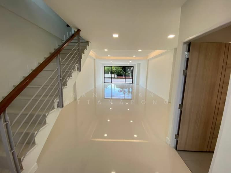 For Rent - 3 story building near Pibulsongkram Rajabhat University, Phitsanulok, Phitsanulok