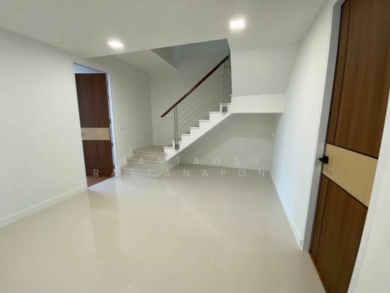 For Rent - 3 story building near Pibulsongkram Rajabhat University, Phitsanulok, Phitsanulok