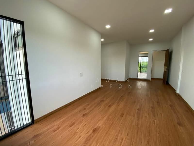 For Rent - 3 story building near Pibulsongkram Rajabhat University, Phitsanulok, Phitsanulok