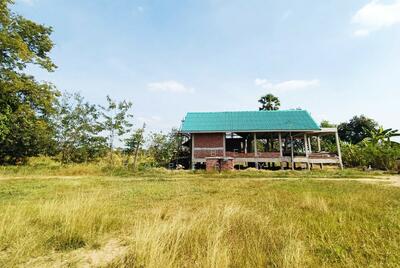 ขาย - ที่ดินพร้อมสิ่งปลูกสร้างแกใหญ่ สุรินทร์, สุรินทร์