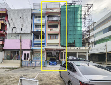 ขาย - อาคารพาณิชย์ 4.5 ชั้น อ่อนนุช 60 ติดถนนใหญ่ ใกล้รถไฟฟ้า มีที่จอดรถ, กรุงเทพ