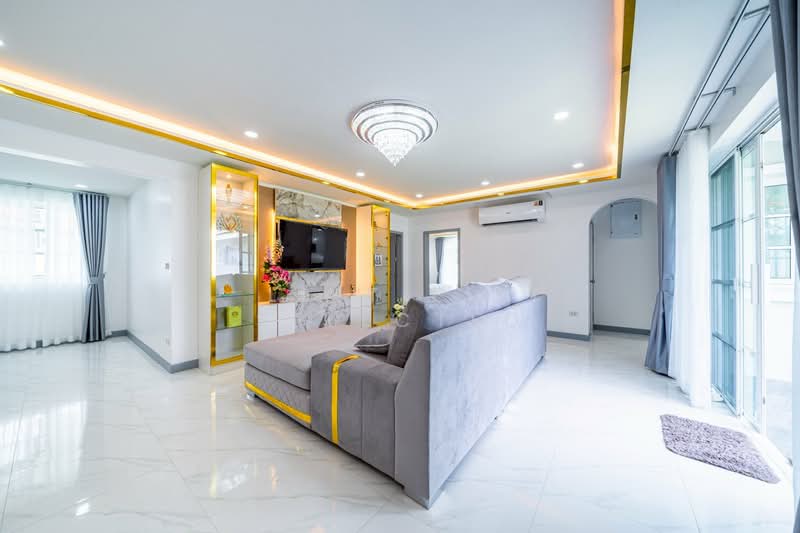 Pattaya Pool Villa near Sukhumvit Road, Chon Buri (Pattaya), Huai Yai, Bang Lamung (Pattaya), Chon Buri (Pattaya), 4 Bedrooms, 350 sqm, Villa For Sale, by A LIST ELITE SELECTED, 11899892 - DDproperty.com
