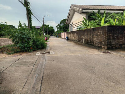 ขาย - กรุงเทพกรีฑา, กรุงเทพ