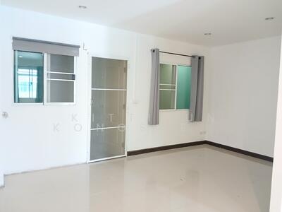 ขาย - Nirvana Cover Onnut : เนอวานา คัฟเวอร์ อ่อนนุช, กรุงเทพ